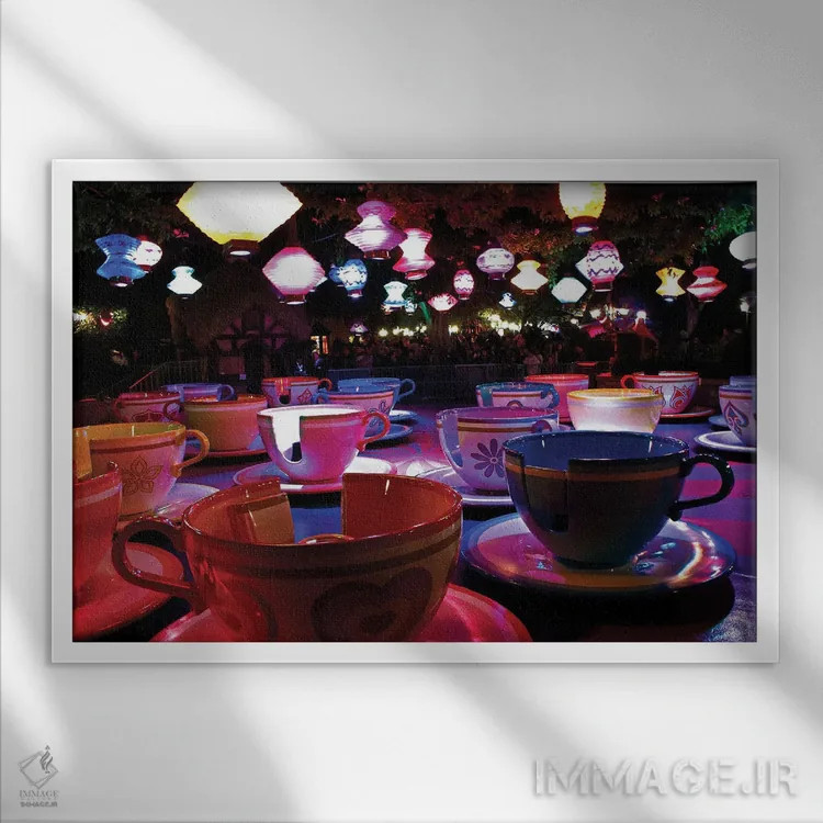 تابلو گردونهٔ فنجانی در شب اثر یو اوموزو - نمای قابدار سفید