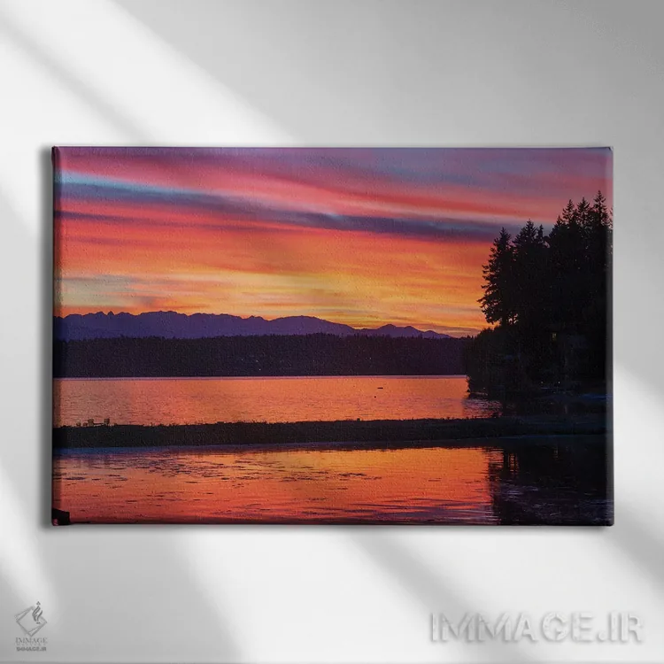 تابلو غروب پرشکوه، شبهجزیره کیتسَپ، واشینگتن، آمریکا اثر تریش دروی - نمای روبهرو روی دیوار