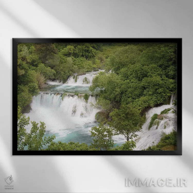 تابلو کرواسی. آبشارها و آبشارهای پلکانی پارک ملی کرکا، میراث جهانی یونسکو. اثر تریش دروی - نمای قابدار مشکی