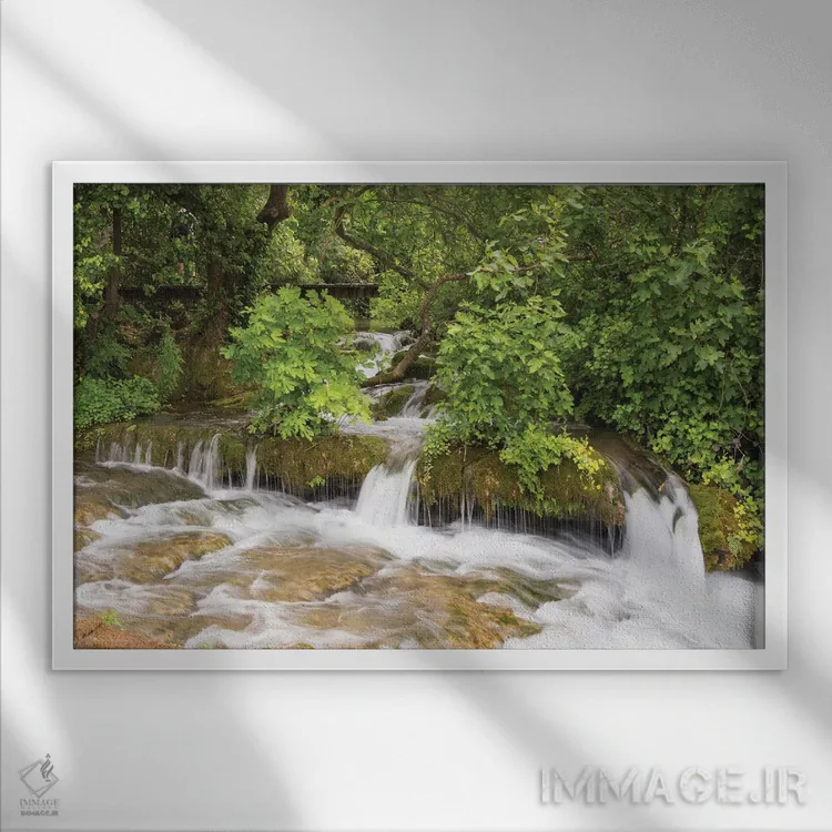 تابلو کرواسی. آبشارهای پارک ملی کرکا. میراث جهانی یونسکو. اثر تریش دروی - نمای قابدار سفید