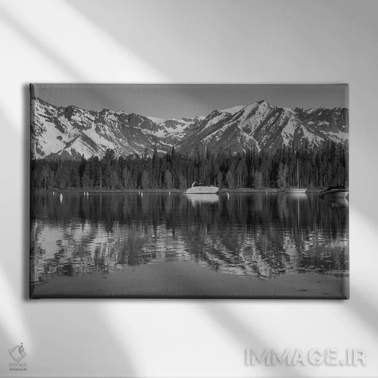 تابلو انعکاس کوهستان تتون (سیاه و سفید) اثر دن اسپرول - نمای روبهرو روی دیوار