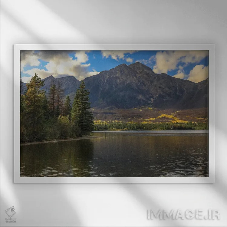 تابلو دریاچه کوهستانی در پاییز اثر دن اسپرول - نمای قابدار سفید