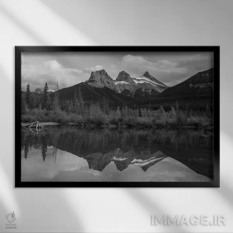 تابلو انعکاس سه خواهر (کوه) اثر دن اسپرول - نمای قابدار مشکی