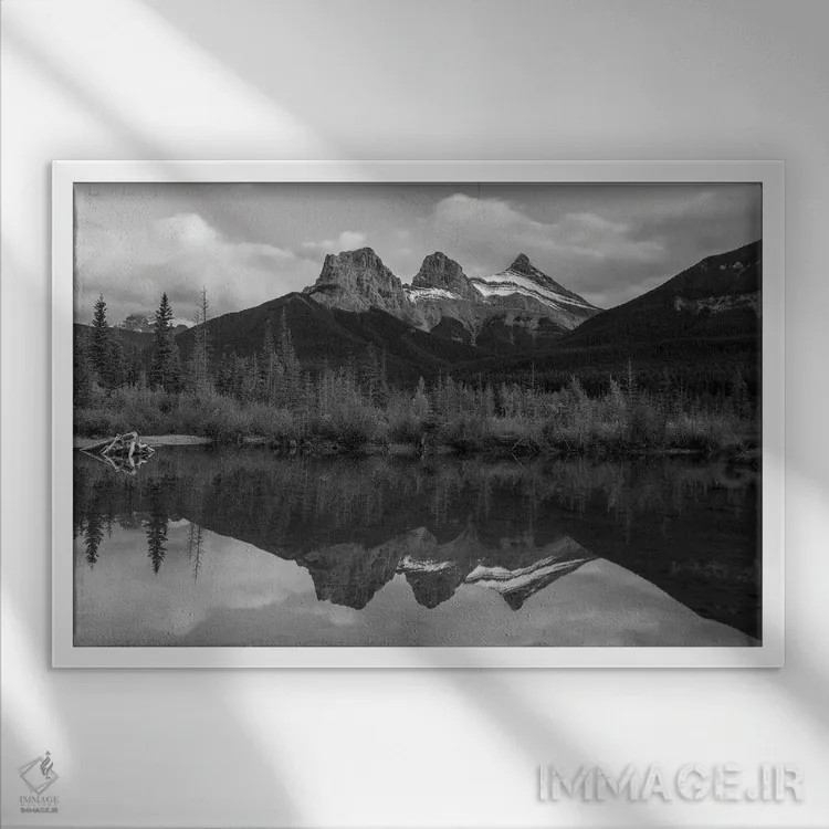 تابلو انعکاس سه خواهر (کوه) اثر دن اسپرول - نمای قابدار سفید