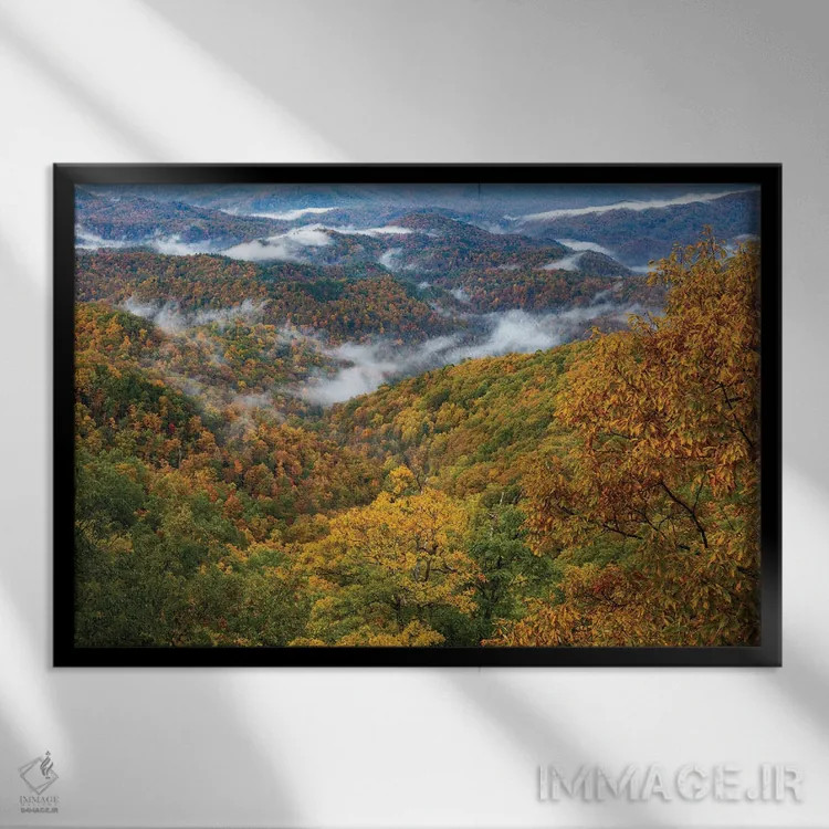 تابلو رنگهای پاییزی و مه برخواسته در اسموکیها اثر دن اسپرول - نمای قابدار مشکی