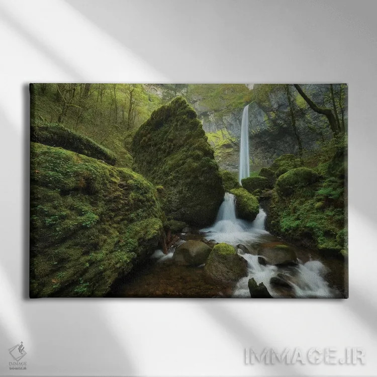 تابلو آبشار افسانهای اثر داتلیش - نمای روبهرو روی دیوار