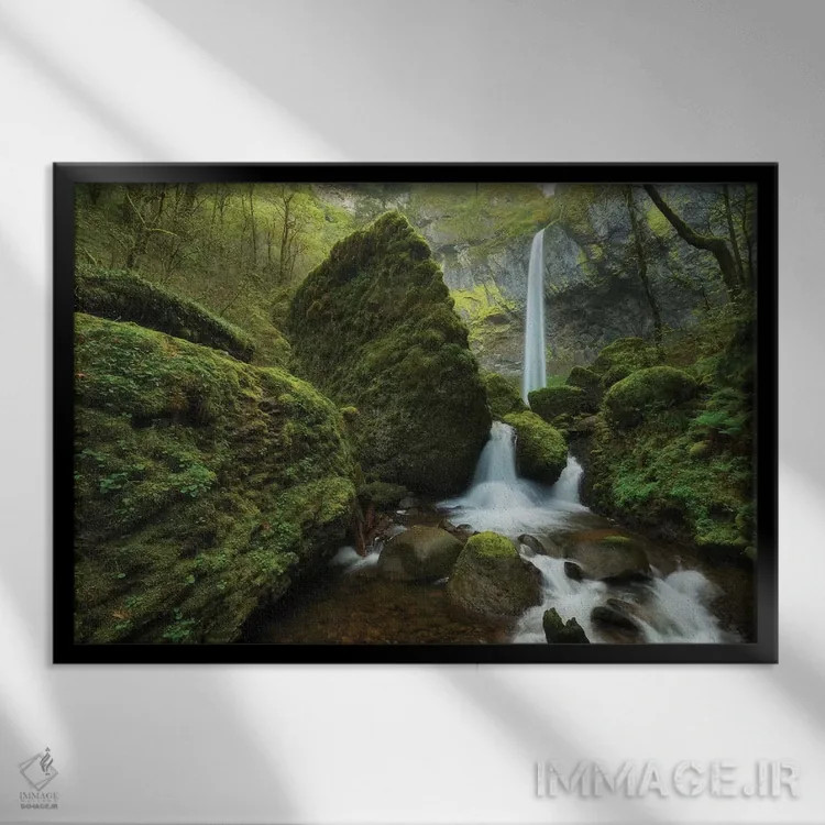تابلو آبشار افسانهای اثر داتلیش - نمای قابدار مشکی