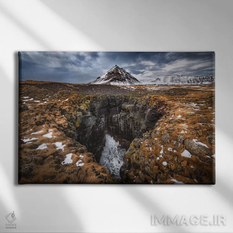 تابلو ایسلند پنج اثر دایسوکه اوئهماتسو - نمای روبهرو روی دیوار