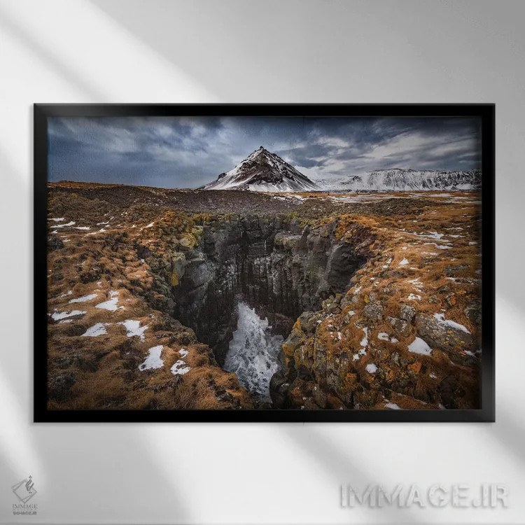 تابلو ایسلند پنج اثر دایسوکه اوئهماتسو - نمای قابدار مشکی