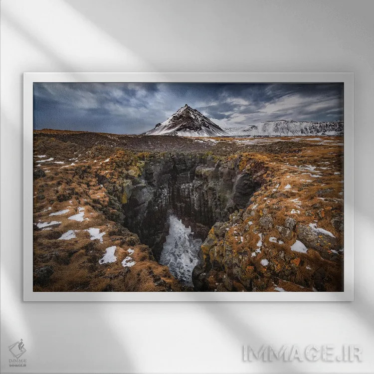 تابلو ایسلند پنج اثر دایسوکه اوئهماتسو - نمای قابدار سفید