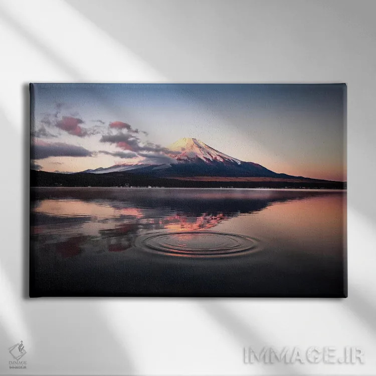 تابلو کوه فوجی دو اثر دایسوکه اوئهماتسو - نمای روبهرو روی دیوار