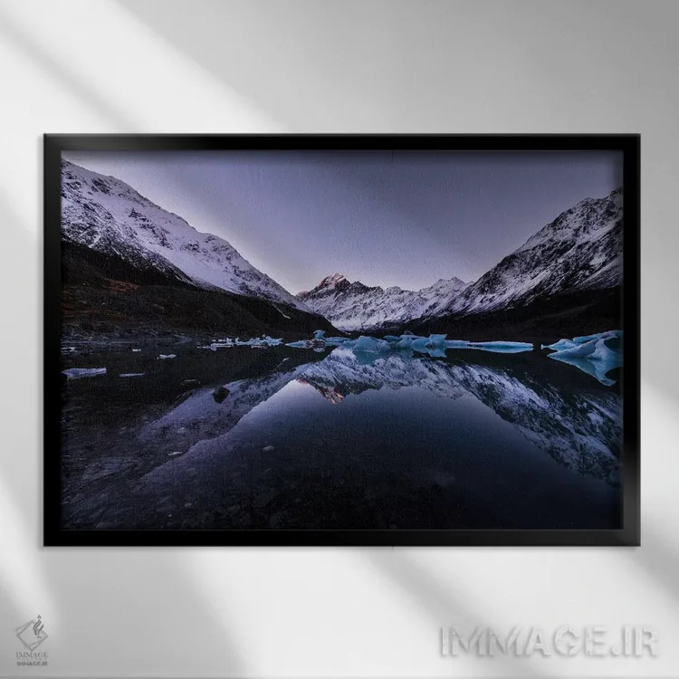 تابلو بازتاب دریاچه هوکر، نیوزیلند اثر دایسوکه اوئهماتسو - نمای قابدار مشکی