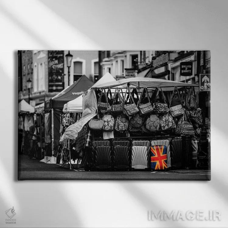 تابلو خیابان کارنابی (لندن) اثر دیوید گارباورر - نمای روبهرو روی دیوار