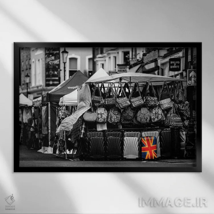 تابلو خیابان کارنابی (لندن) اثر دیوید گارباورر - نمای قابدار مشکی