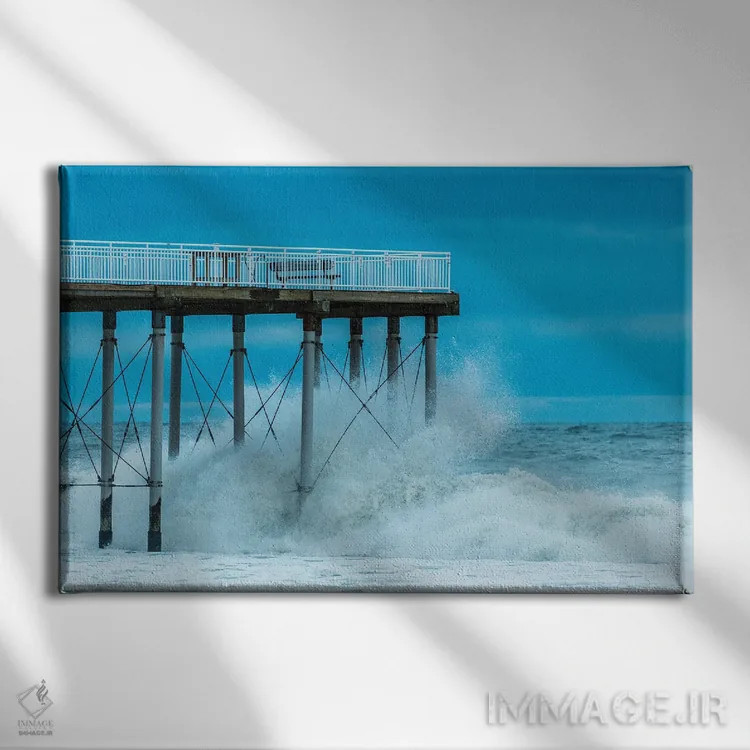 تابلو برخلاف جریان ۲ اثر دیوید گارباورر - نمای روبهرو روی دیوار