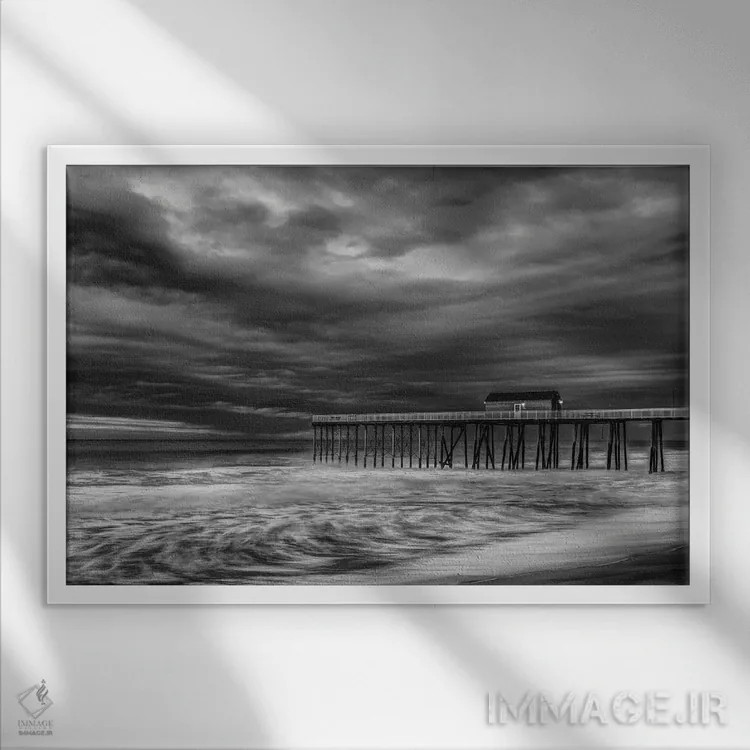 تابلو طوفان اسکلهٔ ماهیگیری اثر دیوید گارباورر - نمای قابدار سفید