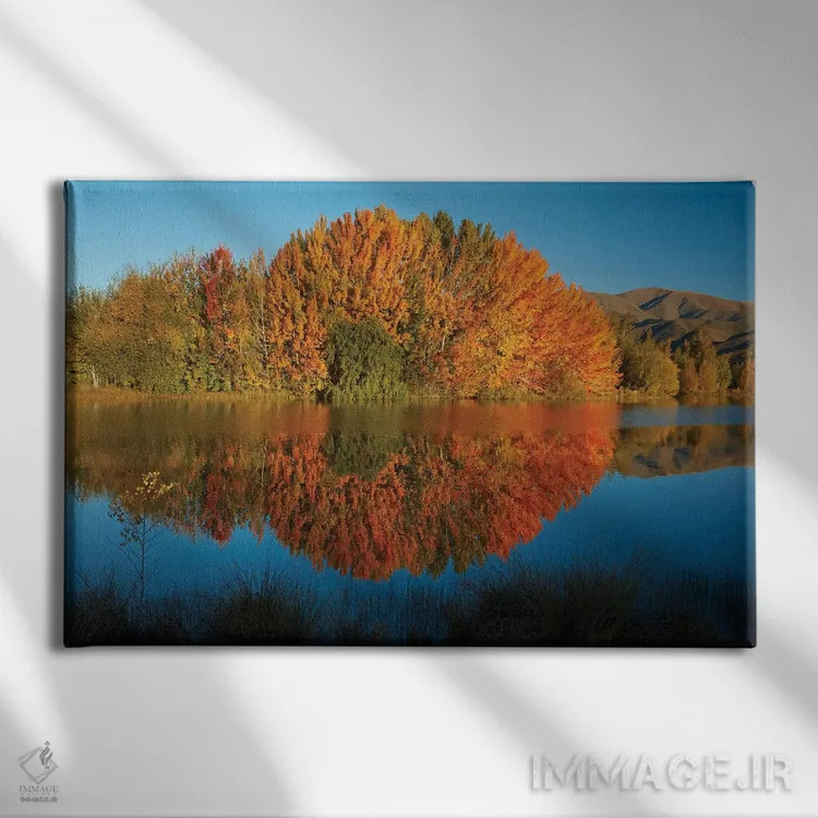 تابلو انعکاس پاییزی در برکه کلندز، منطقه ساوت کنتربری، جزیره جنوبی، نیوزیلند II اثر دیوید وال - نمای روبهرو روی دیوار