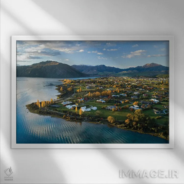 تابلو شهر واناکا و دریاچه واناکا در پاییز، اوتاگو، جزیره جنوبی، نیوزیلند اثر دیوید وال - نمای قابدار سفید