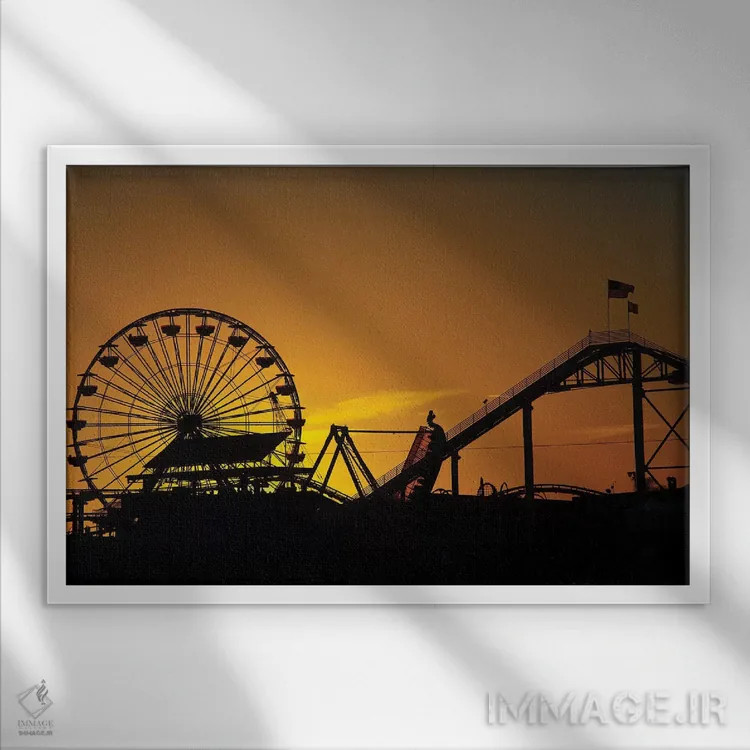 تابلو چرخوفلک پاسیفیک و ترن هوایی غربی در غروب، اسکله سانتا مونیکا، کالیفرنیا، آمریکا اثر دیوید وال - نمای قابدار سفید