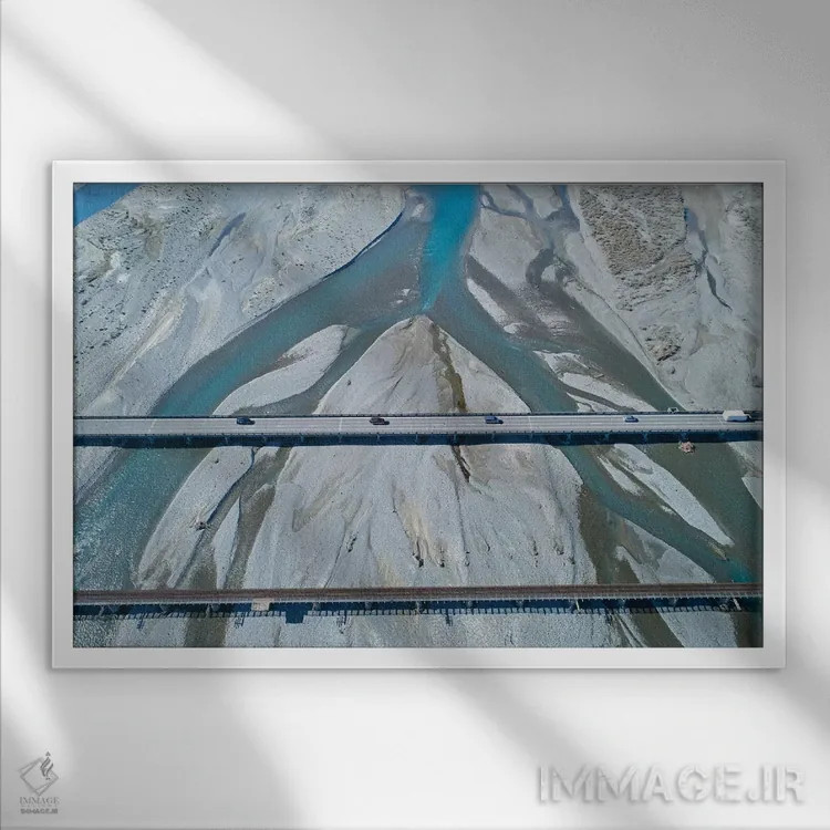 تابلو پلهای جادهای و ریلی بر فراز رودخانه رکایا، رکایا، مید کنتربری، جزیره جنوبی، نیوزیلند اثر دیوید وال - نمای قابدار سفید