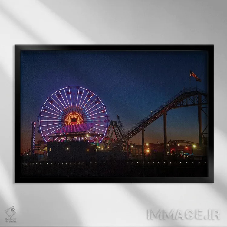 تابلو چرخوفلک پاسیفیک و ترن غربی در شب، اسکله سانتا مونیکا، کالیفرنیا، آمریکا اثر دیوید وال - نمای قابدار مشکی