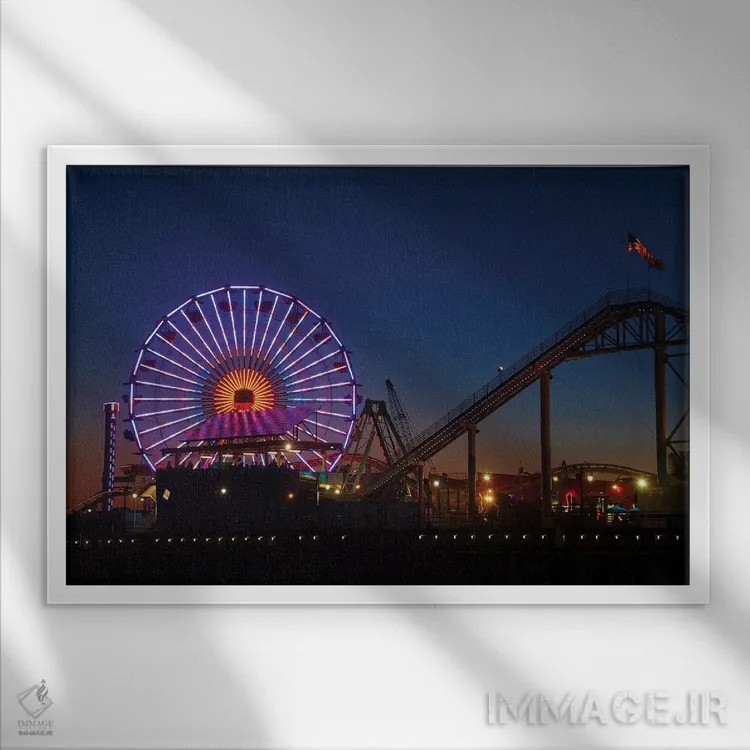 تابلو چرخوفلک پاسیفیک و ترن غربی در شب، اسکله سانتا مونیکا، کالیفرنیا، آمریکا اثر دیوید وال - نمای قابدار سفید