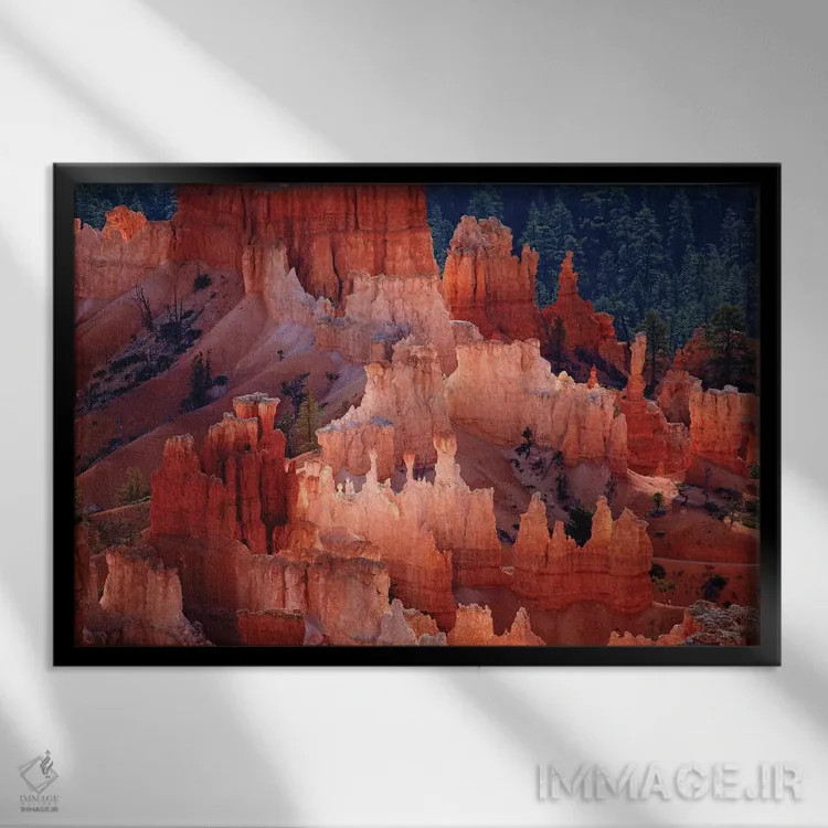 تابلو ستونهای سنگی در آمفیتئاتر از دید نقطه الهام، پارک ملی کانیون برایس، یوتا، آمریکا اثر دیوید وال - نمای قابدار مشکی