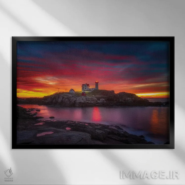 تابلو طلوع آفتاب بر فانوس دریایی نابل اثر دارن وایت فوتوگرافی (عکاس) - نمای قابدار مشکی