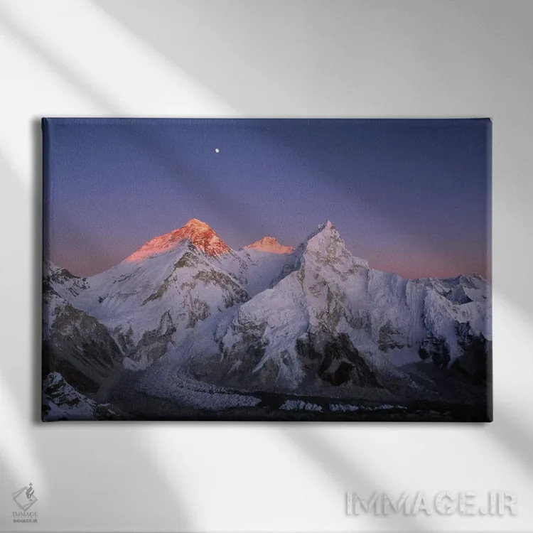 تابلو ماه بر فراز قله اورست، لوتسه و نپتسه از کوه پوموری، پارک ملی ساگارماتا، نپال اثر گرانت دیکسون - نمای روبهرو روی دیوار