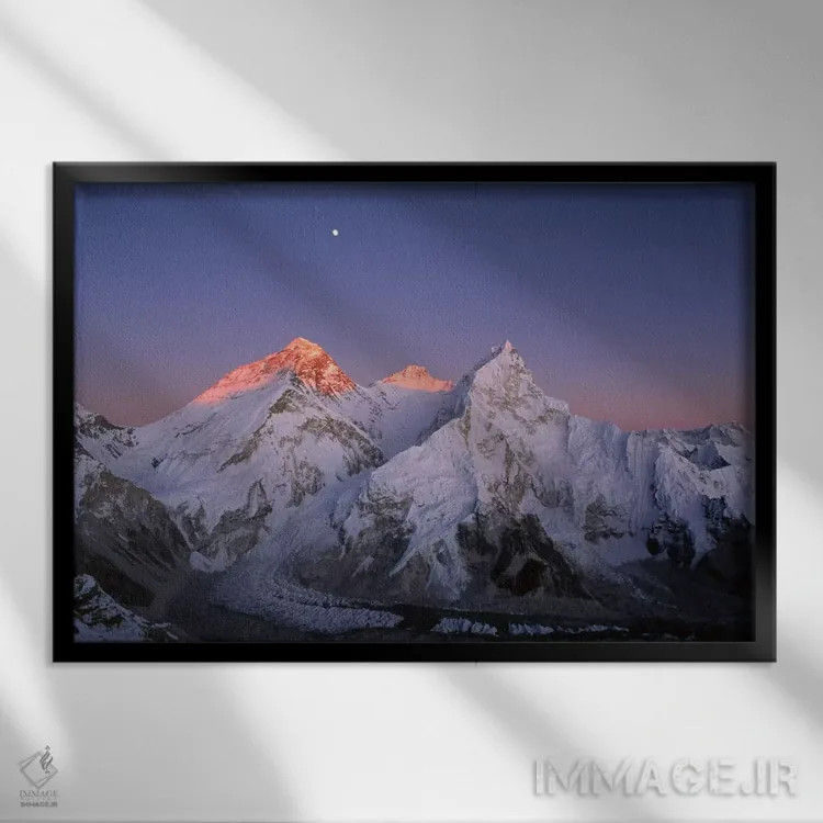 تابلو ماه بر فراز قله اورست، لوتسه و نپتسه از کوه پوموری، پارک ملی ساگارماتا، نپال اثر گرانت دیکسون - نمای قابدار مشکی