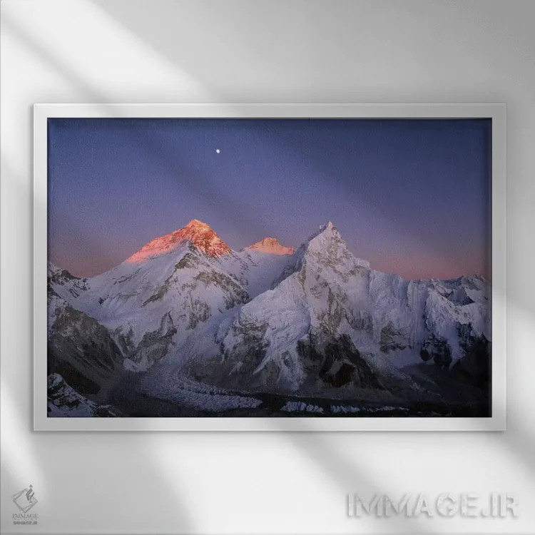 تابلو ماه بر فراز قله اورست، لوتسه و نپتسه از کوه پوموری، پارک ملی ساگارماتا، نپال اثر گرانت دیکسون - نمای قابدار سفید