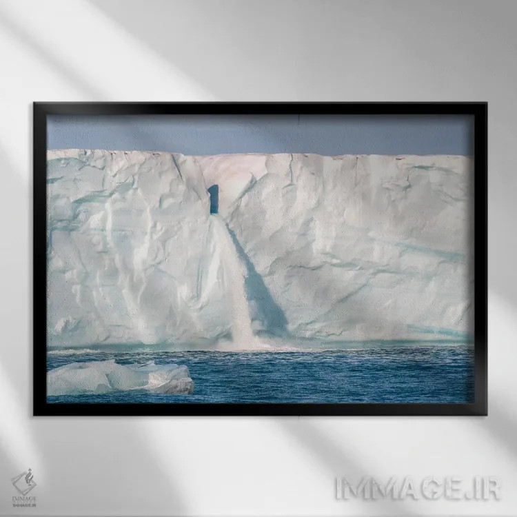 تابلو سوالبارد، جزیره نوردائوستلاندت. آبشارهایی که از یخچال در حال ذوب سرازیر میشوند اثر الن گاف - نمای قابدار مشکی