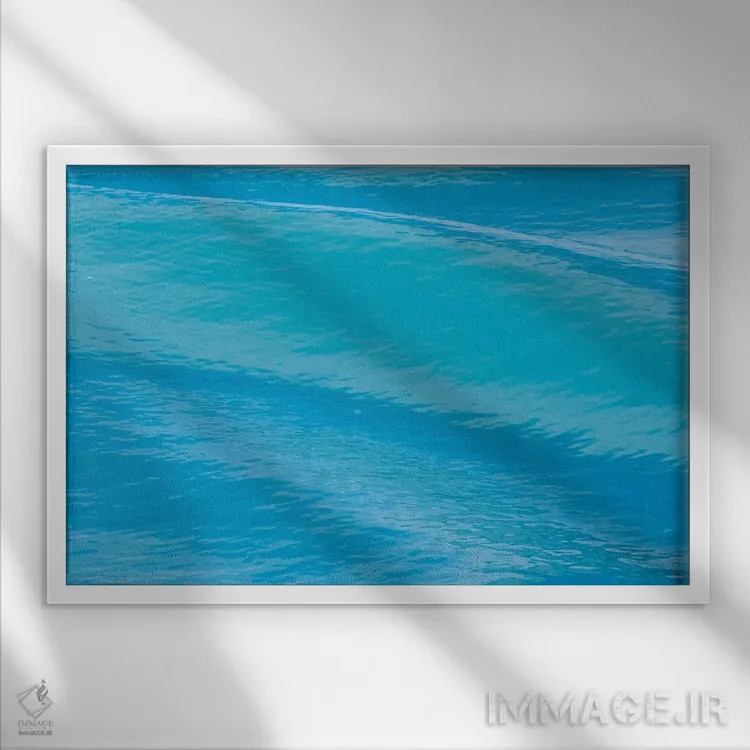 تابلو سوالبارد، جزیره نوردائوستلاندت. آب اطراف یخچال در حال ذوب آبی پرجنبوجوش است اثر الن گاف - نمای قابدار سفید