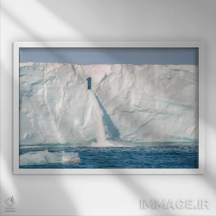 تابلو سوالبارد، جزیره نوردائوستلاندت. آبشارهایی که از یخچال در حال ذوب سرازیر میشوند اثر الن گاف - نمای قابدار سفید