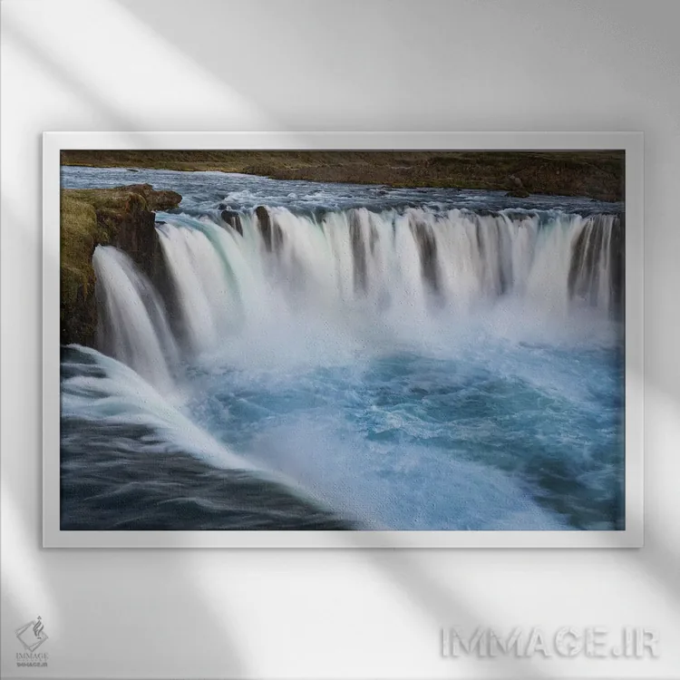 تابلو ایسلند، آبشار گودافوس. این آبشار بیش از ۳۰ متر امتداد دارد با چنباور آبشار کوچکتر در گوشهها اثر الن گاف - نمای قابدار سفید