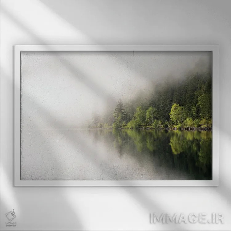 تابلو آمریکا، ایالت واشنگتن، پارک ملی المپیک، دریاچه کرسنت. مه بخشی از دریاچه کرسنت را پوشانده است اثر الن گاف - نمای قابدار سفید