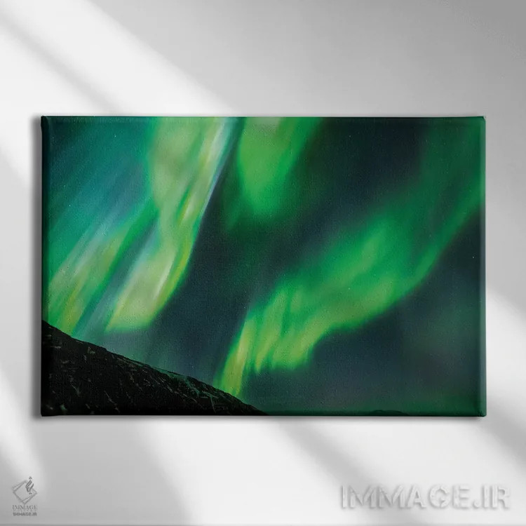تابلو ایسلند، آکوریری. شفق قطبی در حال درخشش IV اثر الن گاف - نمای روبهرو روی دیوار