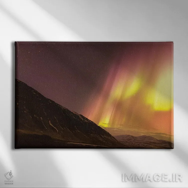 تابلو ایسلند، آکوریری. شفق قطبی در حال درخشش VII اثر الن گاف - نمای روبهرو روی دیوار