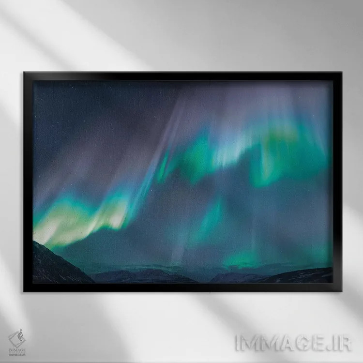تابلو ایسلند، آکوریری. شفق قطبی با رنگهایی باورنکردنی میدرخشد I اثر الن گاف - نمای قابدار مشکی