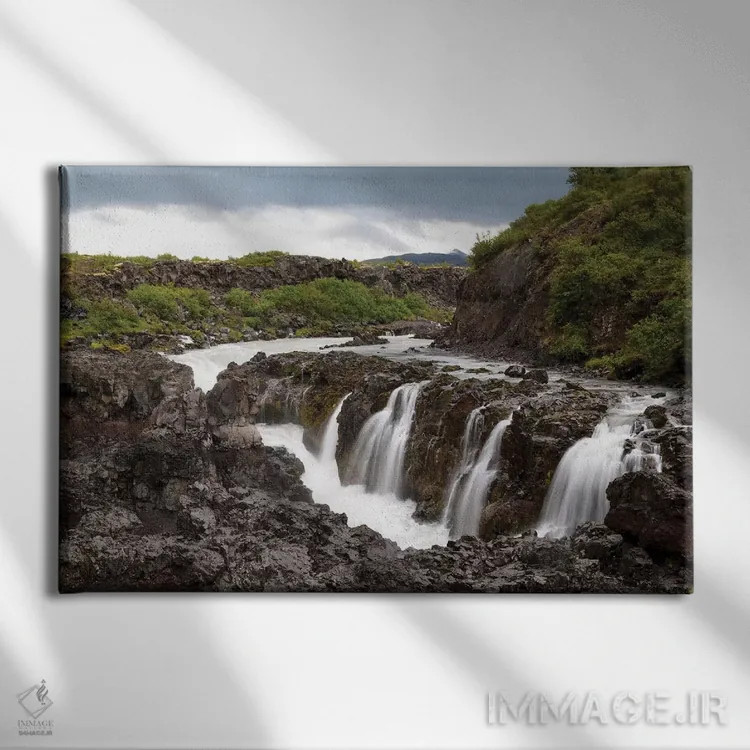 تابلو ایسلند، بورگارفجوردور، بارنافوس (آبشار بچهها)، رودخانه هویتا اثر الن گاف - نمای روبهرو روی دیوار