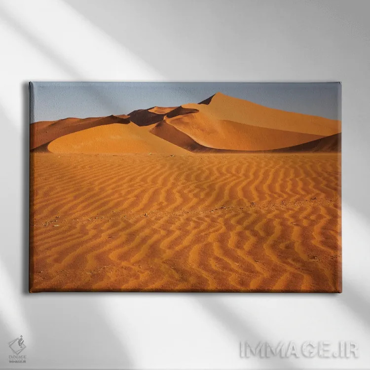 تابلو نامیبیا، پارک ملی نامیب-ناوکلوت، سوسسولی. تپههای ماسهای قرمز با نقشهایی ایجاد شده توسط باد اثر الن گاف - نمای روبهرو روی دیوار