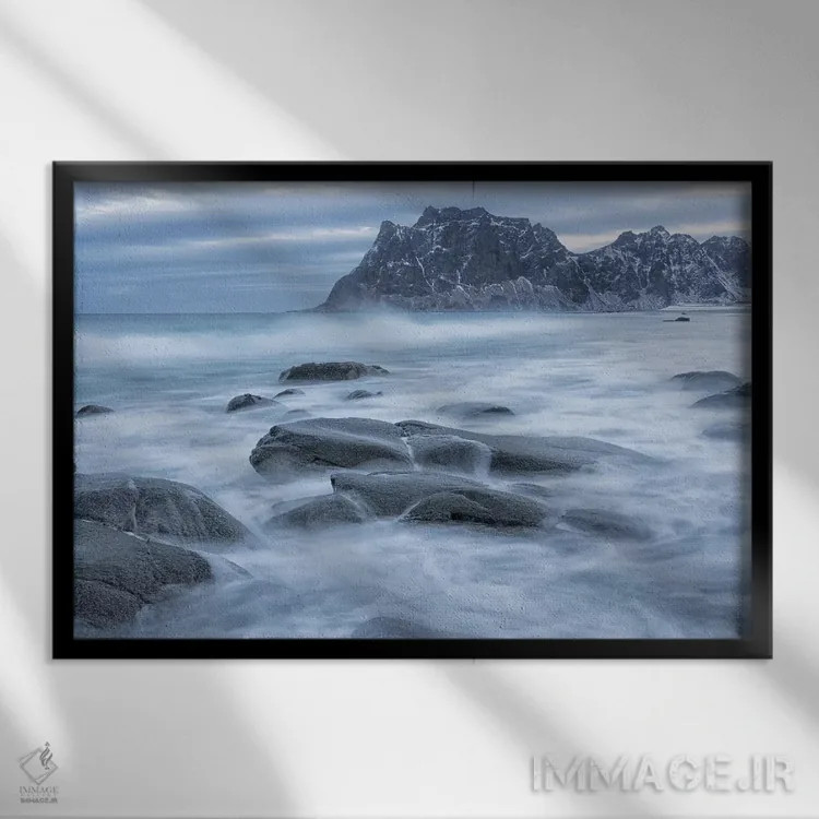 تابلو نروژ، جزایر لوفوتن، جزیره وستواگ، لکنس. اینجا در سمت غربی جزیره وستواگ اثر الن گاف - نمای قابدار مشکی