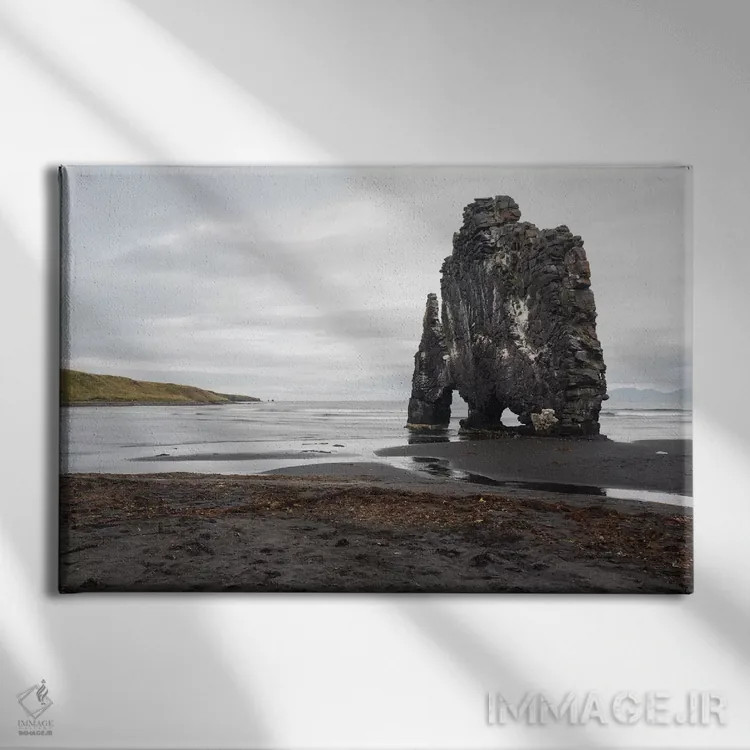 تابلو هویتسرکور، صخره بازالتی در ساحل شرقی، شبهجزیره واتنسنس، ایسلند. اثر الن گاف - نمای روبهرو روی دیوار