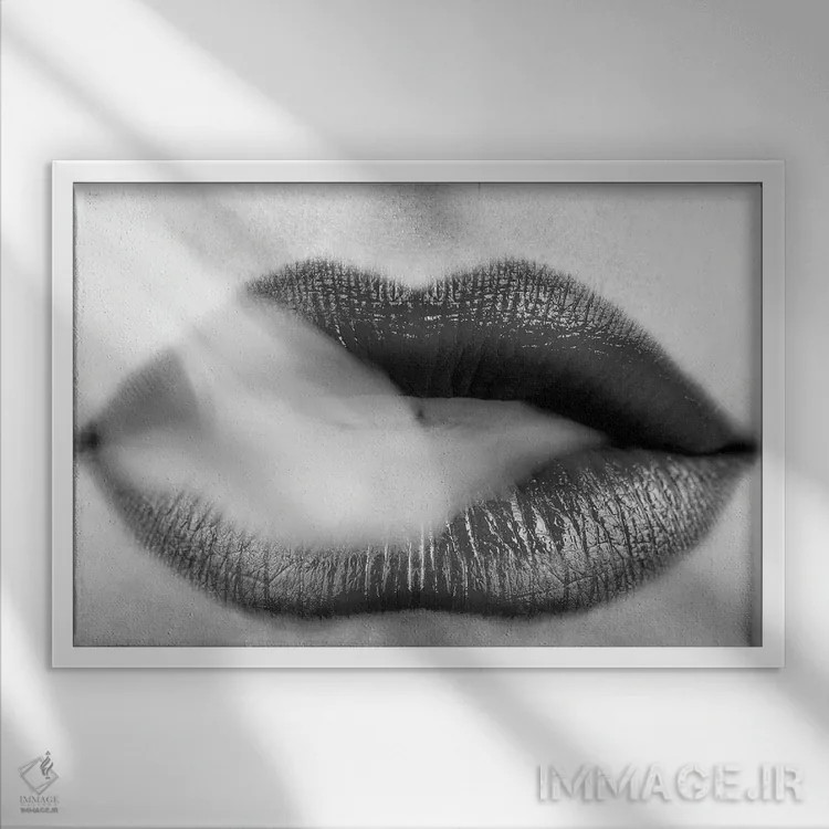 تابلو رژ لب سیاه و دود در حال دمیدن اثر هنرمند ناشناس - نمای قابدار سفید