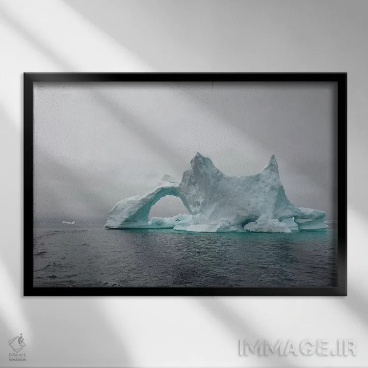 تابلو کوه یخ عجیب در خلیج دیسکو اثر المر وایس - نمای قابدار مشکی
