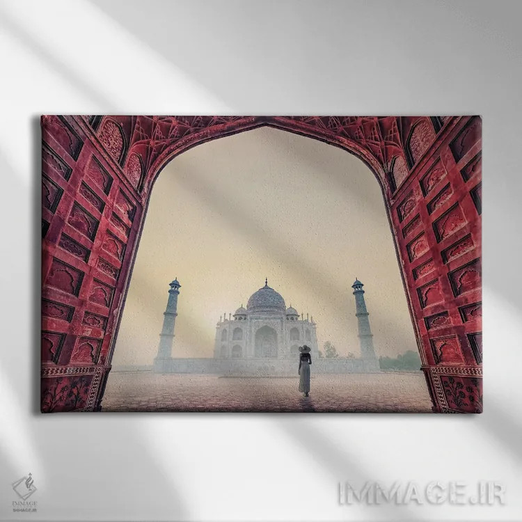 تابلو بانویی در مه اثر مانجیک پیکچرز (استودیو عکاسی یا فیلمسازی) - نمای روبهرو روی دیوار