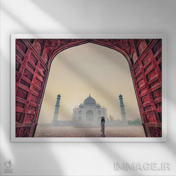 تابلو بانویی در مه اثر مانجیک پیکچرز (استودیو عکاسی یا فیلمسازی) - نمای قابدار سفید