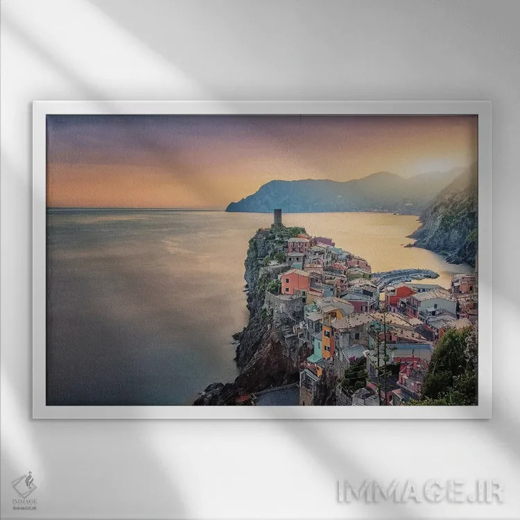 تابلو ورناتزا در شب (ورناتزا - ایتالیا) اثر مانجیک پیکچرز (استودیو عکاسی یا فیلمسازی) - نمای قابدار سفید