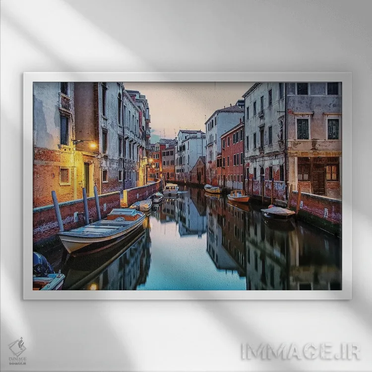 تابلو سفر به ونیز اثر مانجیک پیکچرز (استودیو عکاسی یا فیلمسازی) - نمای قابدار سفید