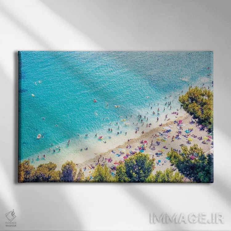 تابلو دریای مدیترانه اثر مانجیک پیکچرز (استودیو عکاسی یا فیلمسازی) - نمای روبهرو روی دیوار